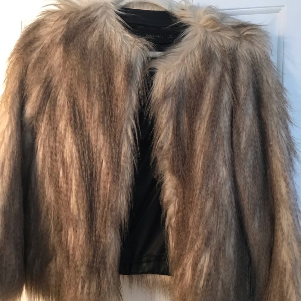 🎉 Zara Faux Fur Jacket 🎉